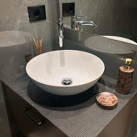 公寓 Center Blloku Modern Loft 02 地拉那