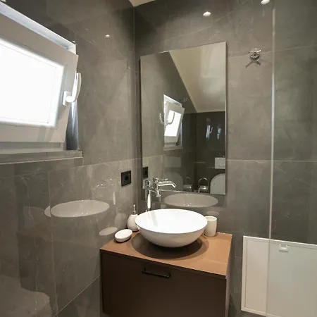 Center Blloku Modern Loft 02 * Tirana